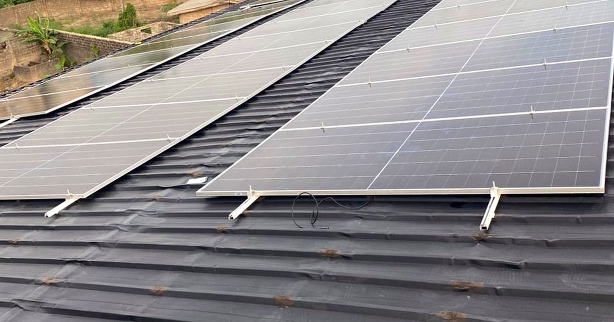 Completed commercial rooftop solar array by YST Energy